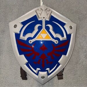 The Legend of Zelda Hylian Shield Hard Backpack Cosplay 2017 ThinkGeek Nintendo